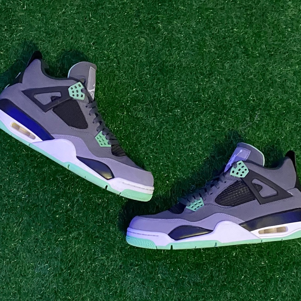 Air Jordan 4 retro green glow